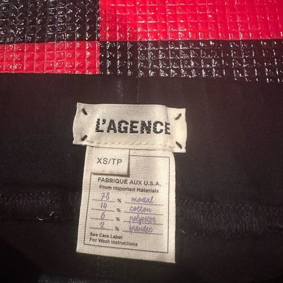 L’AGENCE Rochelle High Rise Pull-On Leggings
Black coated size XS/TP
Inseam 29” - Picture 4 of 9